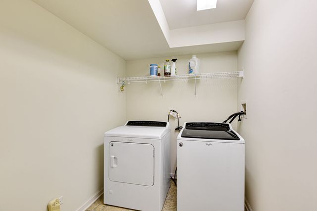 674 Lambert Lane, Bartlett, IL 60103