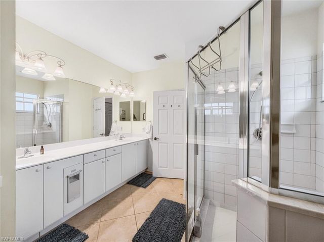 8175 Celeste DR 1229, Naples, FL 34113
