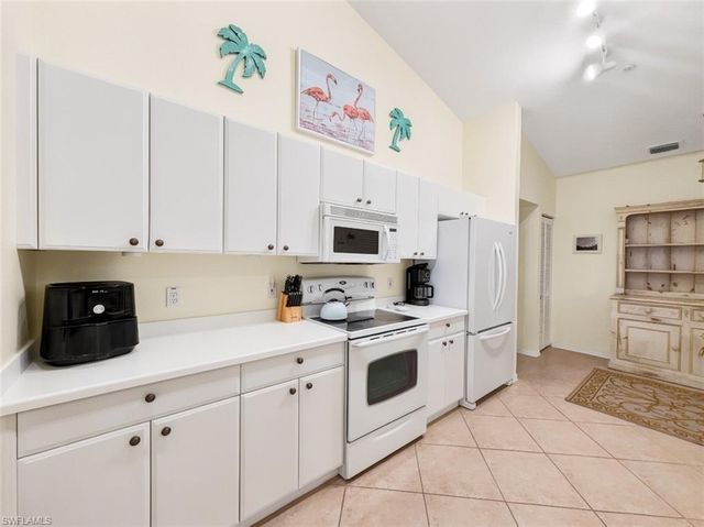 8175 Celeste DR 1229, Naples, FL 34113