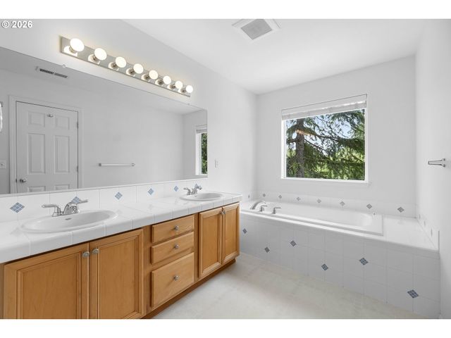 179 Se 49TH Ct, Hillsboro, OR 97123