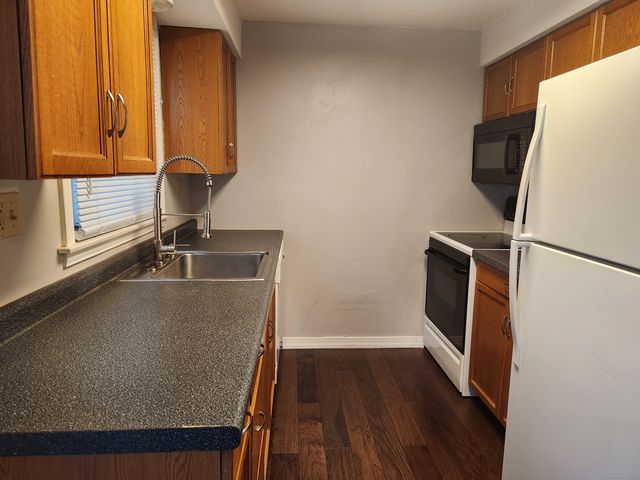 617 Center Street D, Manchester, CT 06040