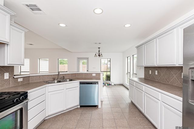 17267 Cherry Creek Dr, Prairieville, LA 70769
