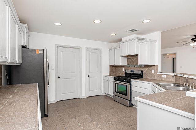 17267 Cherry Creek Dr, Prairieville, LA 70769