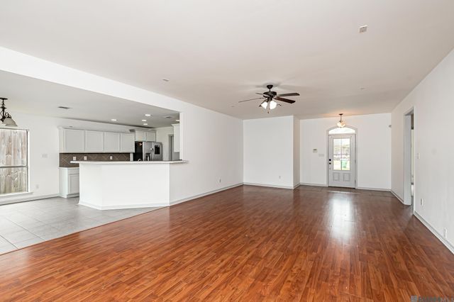 17267 Cherry Creek Dr, Prairieville, LA 70769