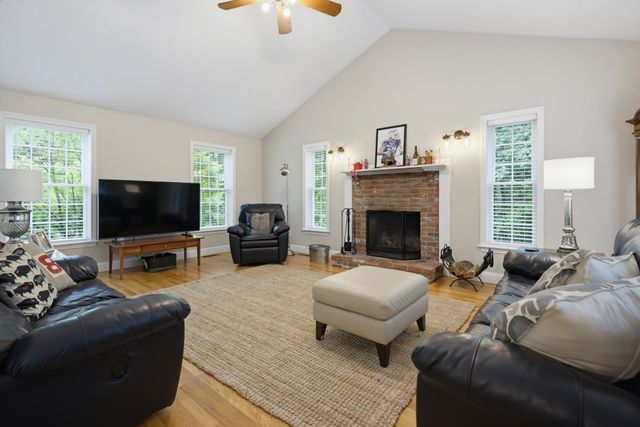 4 Hampshire Hills Drive, Bow, NH 03304