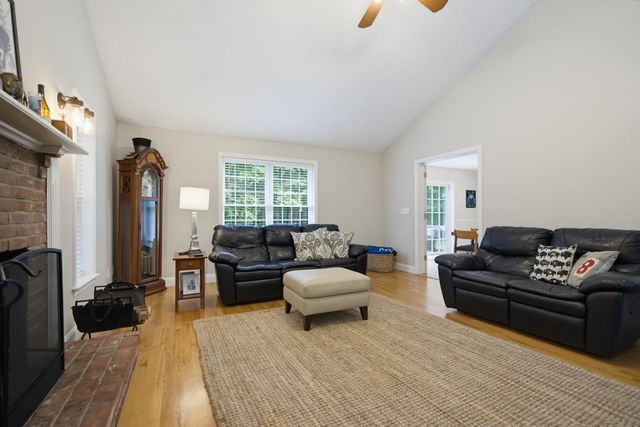 4 Hampshire Hills Drive, Bow, NH 03304