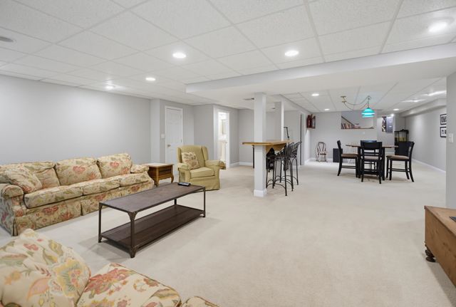4 Hampshire Hills Drive, Bow, NH 03304
