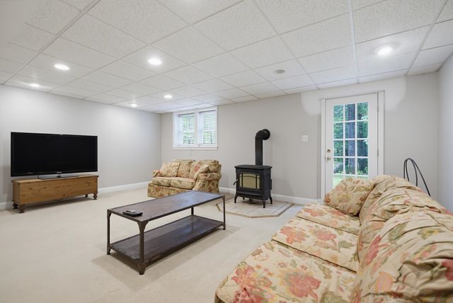 4 Hampshire Hills Drive, Bow, NH 03304