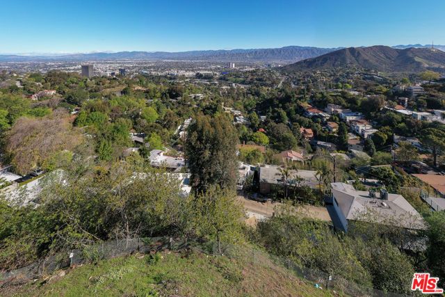 7315 W Pyramid Place, Los Angeles, CA 90046