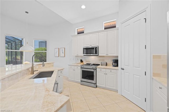 7828 Valencia CT, Naples, FL 34113