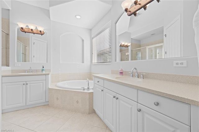 7828 Valencia CT, Naples, FL 34113