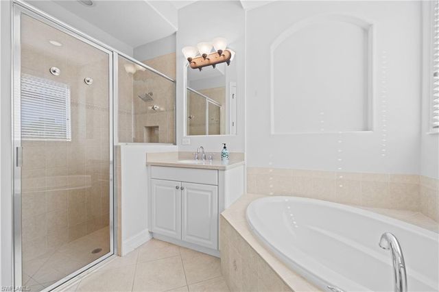 7828 Valencia CT, Naples, FL 34113