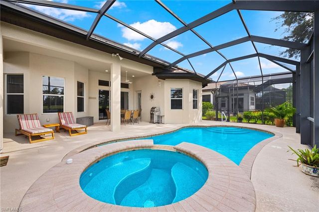 7828 Valencia CT, Naples, FL 34113