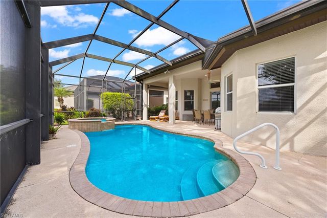 7828 Valencia CT, Naples, FL 34113