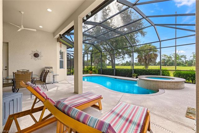 7828 Valencia CT, Naples, FL 34113