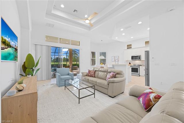 7828 Valencia CT, Naples, FL 34113