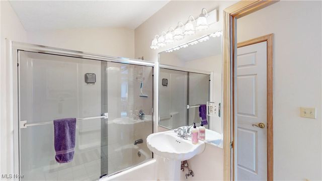 664 Pine Drive, Lake Milton, OH 44429