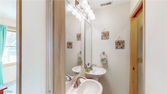 664 Pine Drive, Lake Milton, OH 44429