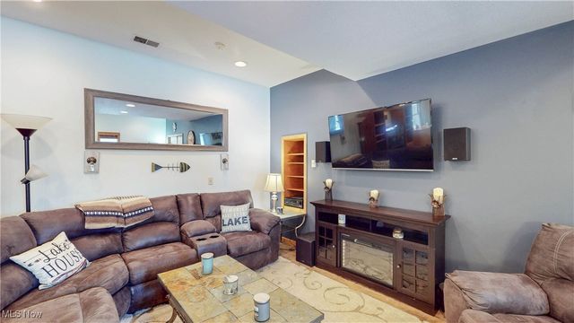 664 Pine Drive, Lake Milton, OH 44429