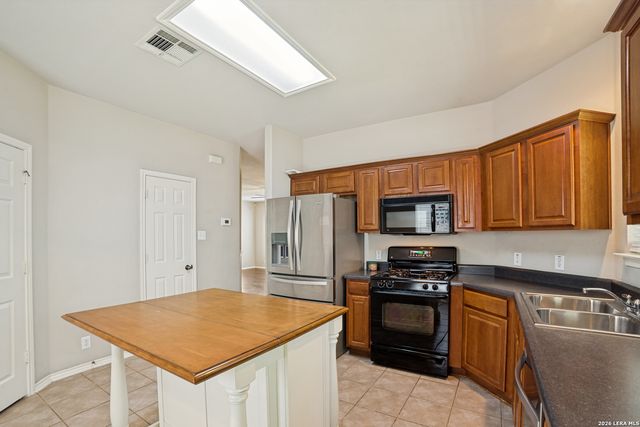 423 CATTLE RANCH DR, San Antonio, TX 78245