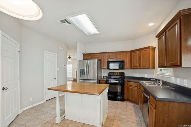 423 CATTLE RANCH DR, San Antonio, TX 78245