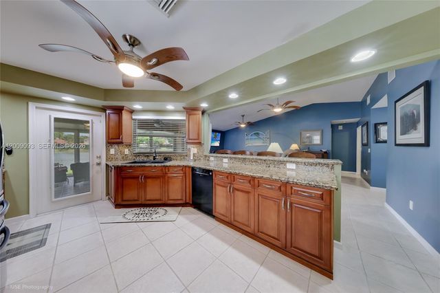 2395 SE 7th Pl, Homestead, FL 33033