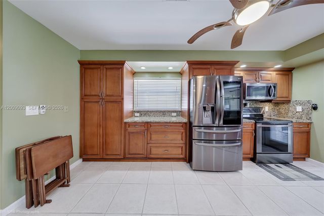 2395 SE 7th Pl, Homestead, FL 33033