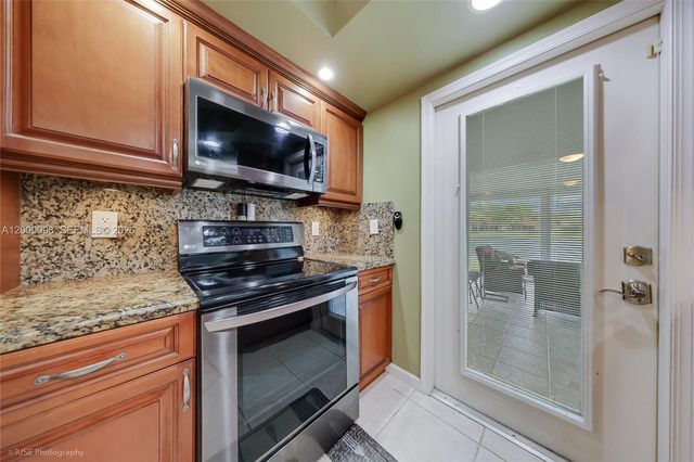 2395 SE 7th Pl, Homestead, FL 33033