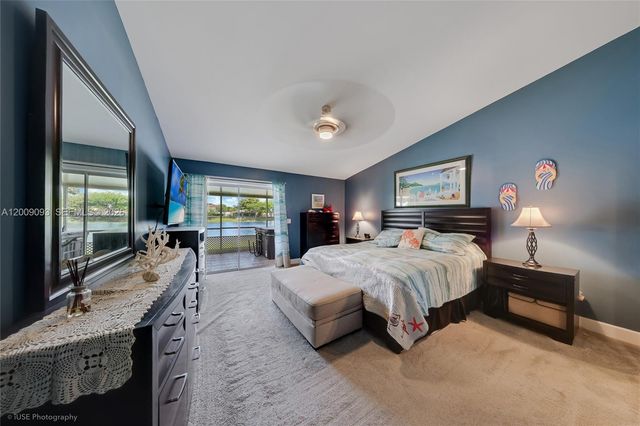 2395 SE 7th Pl, Homestead, FL 33033