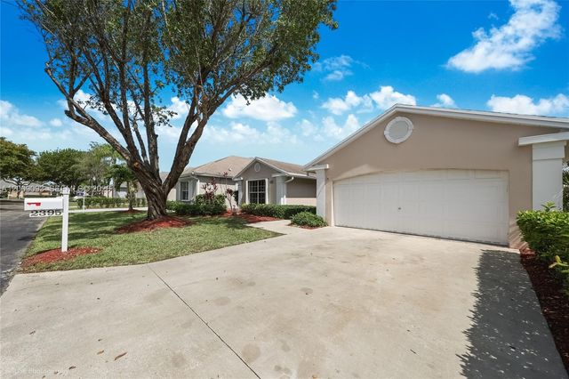 2395 SE 7th Pl, Homestead, FL 33033