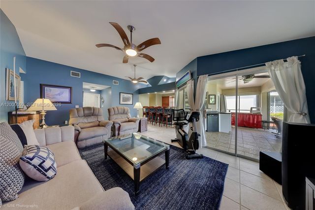2395 SE 7th Pl, Homestead, FL 33033