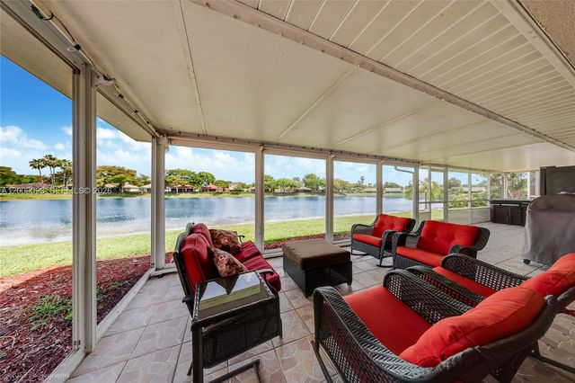 2395 SE 7th Pl, Homestead, FL 33033