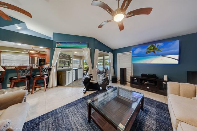 2395 SE 7th Pl, Homestead, FL 33033