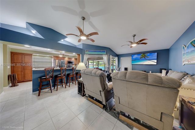 2395 SE 7th Pl, Homestead, FL 33033
