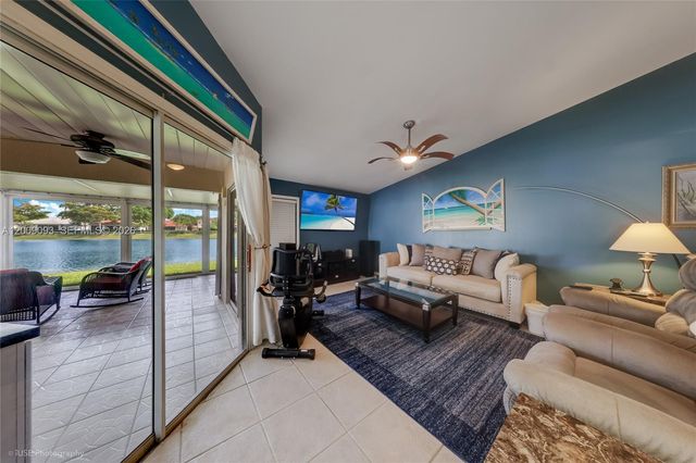 2395 SE 7th Pl, Homestead, FL 33033