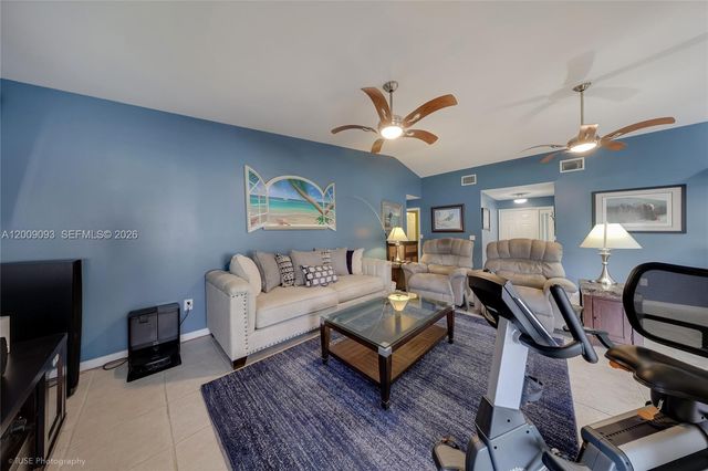 2395 SE 7th Pl, Homestead, FL 33033