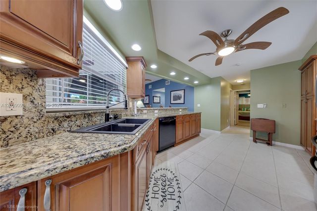 2395 SE 7th Pl, Homestead, FL 33033
