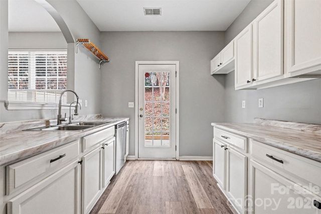 7611 Abigail Glen Drive, Charlotte, NC 28212