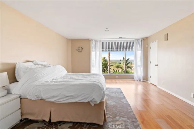 24 C Pacific Avenue, Surfside, CA 90743