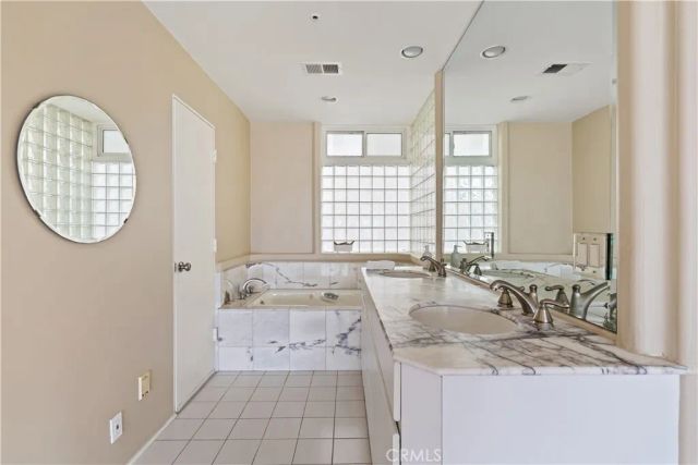 24 C Pacific Avenue, Surfside, CA 90743