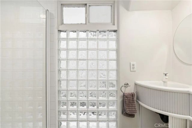 24 C Pacific Avenue, Surfside, CA 90743