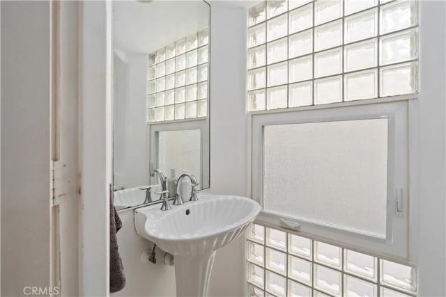 24 C Pacific Avenue, Surfside, CA 90743