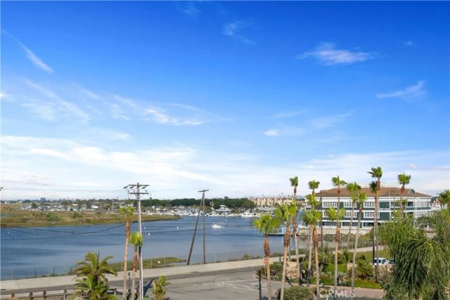 24 C Pacific Avenue, Surfside, CA 90743