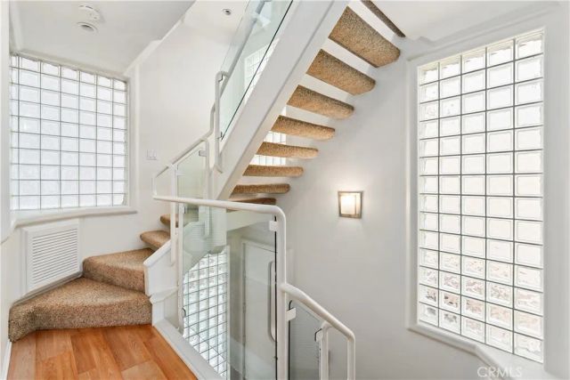 24 C Pacific Avenue, Surfside, CA 90743