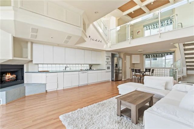 24 C Pacific Avenue, Surfside, CA 90743