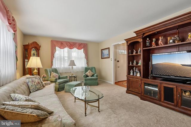 2607 GRAND, Holmes, PA 19043