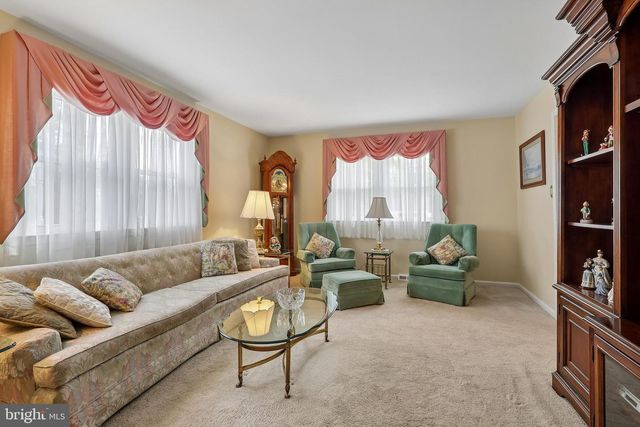 2607 GRAND, Holmes, PA 19043