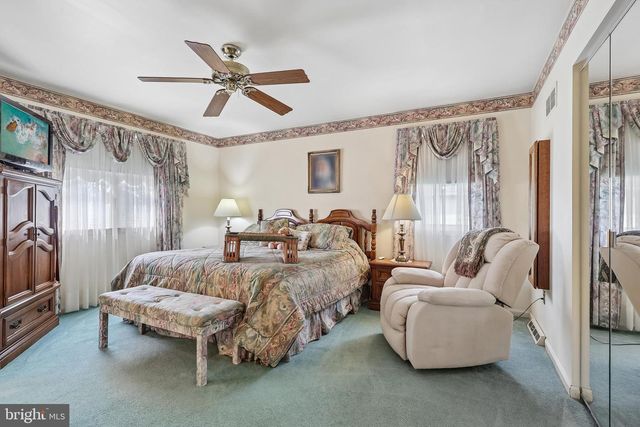 2607 GRAND, Holmes, PA 19043