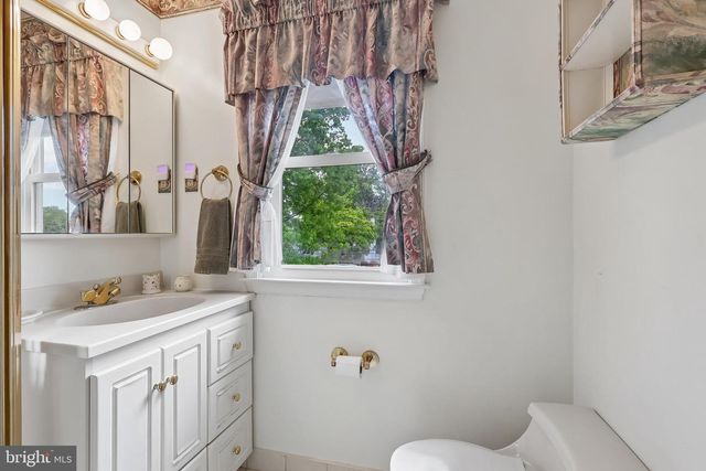 2607 GRAND, Holmes, PA 19043
