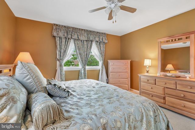 2607 GRAND, Holmes, PA 19043